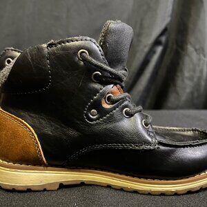 Boys, hiking boots Magellan outdoors Y13